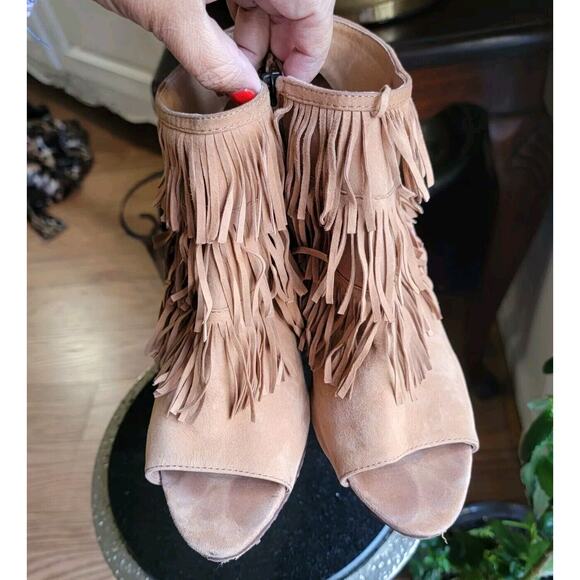VINCE CAMUTO Jadon Fringe Bootie/Boots/Heels~Womens Size 9M - Picture 3 of 7